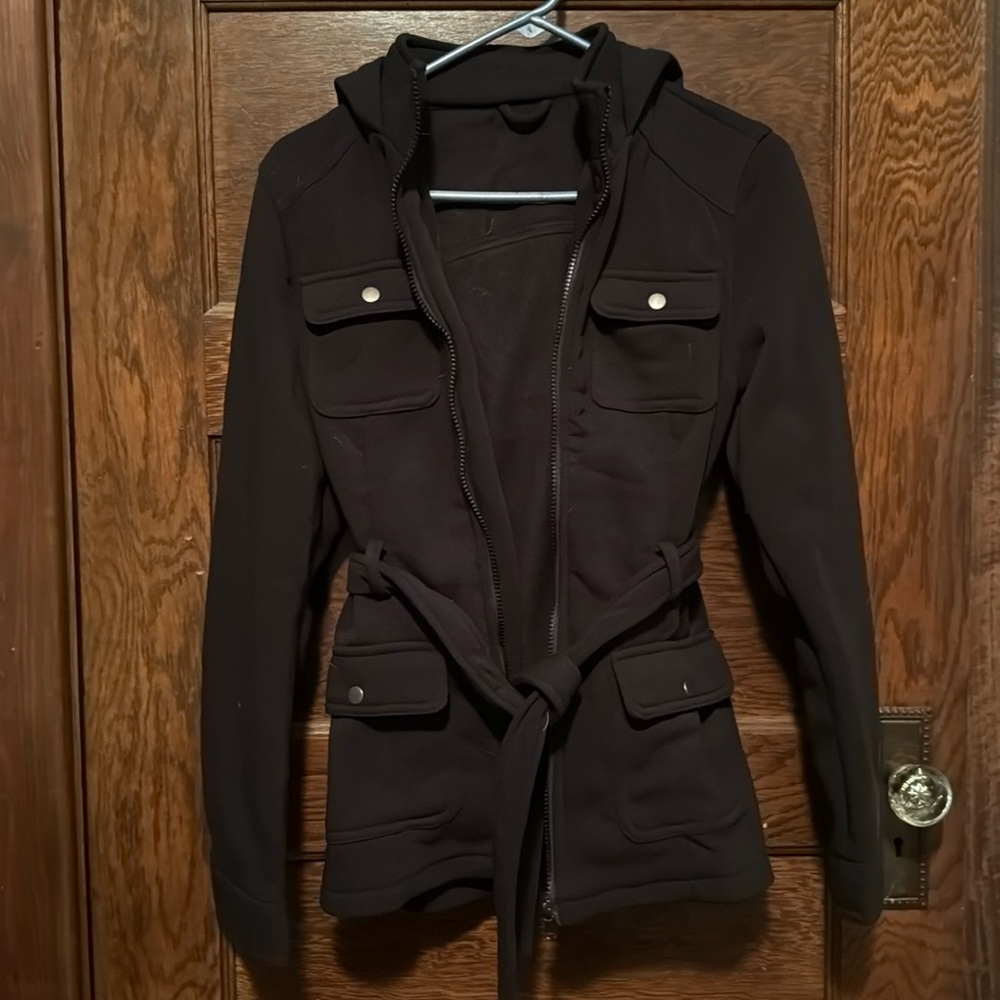 Black cozy jacket with zipper and waist belt